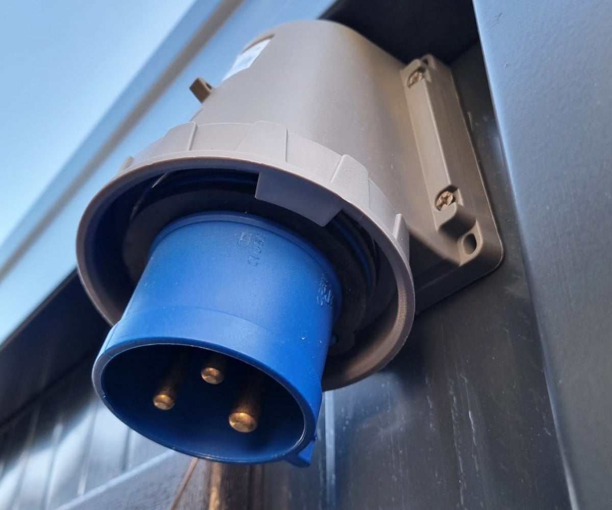 Mobiler Toilettencontainer - WC mit Waschbecken Pissoir und Durchlauferhitzer - Anthrazit