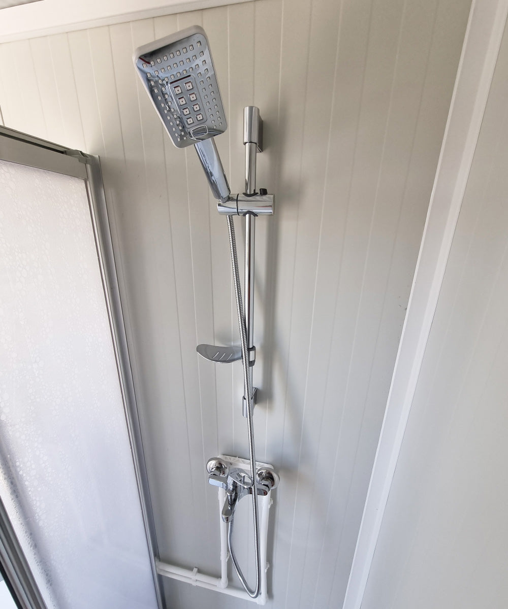 Sanitärcontainer mit WC & Dusche inkl. Boiler und Außenlicht in RAL9002