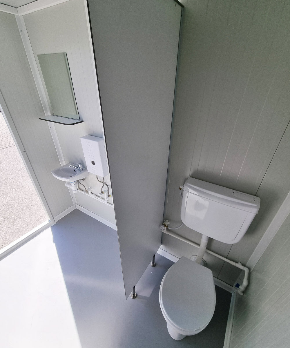 3m PREMIUM Toilettencontainer - Doppelkabine Mann / Frau RAL7016 mit Warmwasser und Heizung