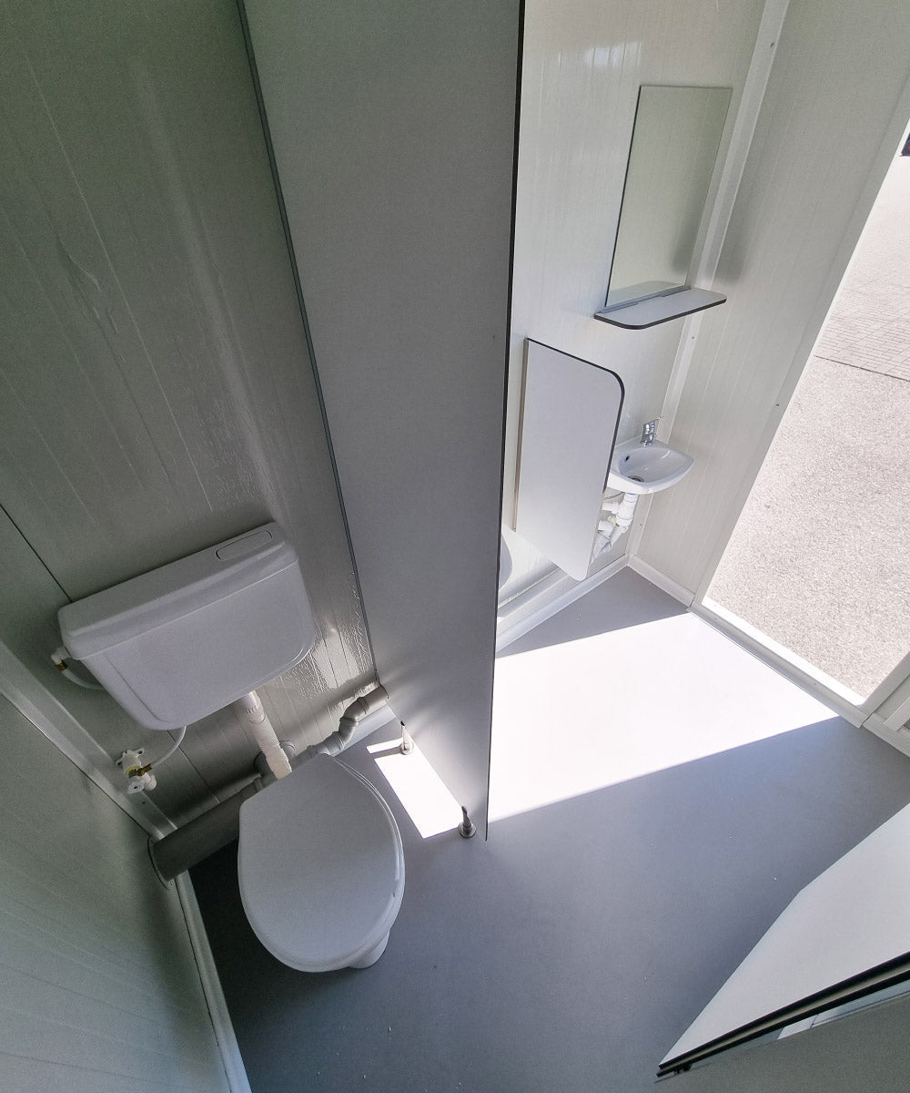 3m PREMIUM Toilettencontainer - Doppelkabine Mann / Frau RAL7016 mit Warmwasser und Heizung