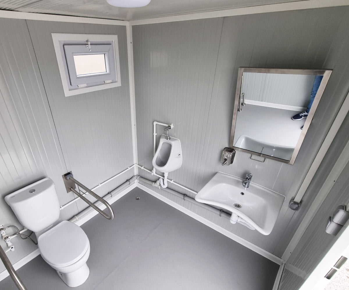 Behindertengerechter Sanitärcontainer mit Rampe und Warmwasser – RAL 7016